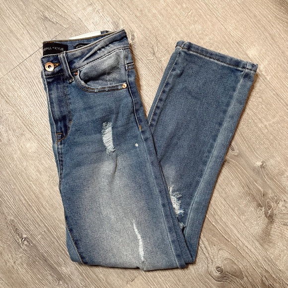 Kendall & Kylie Denim - •KENDALL + KYLIE• HIGH RISE STRAIGHT JEANS